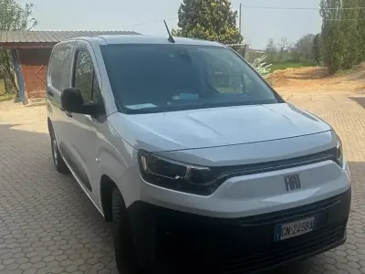 Usata Fiat Doblò 130 CV (95 kW) 2023 Bianco Monovolume
