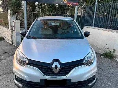 Usata Renault Captur Business 90 CV (66 kW) 2019 Grigio SUV