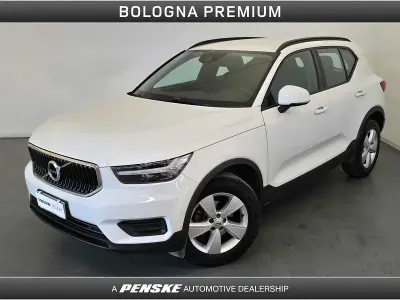 Gebraucht Volvo XC40 Momentum 129 PS (94 kW) 2021 Weiß SUV