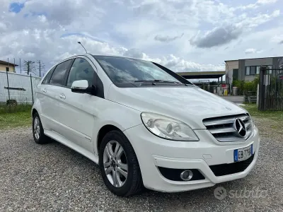Usata Mercedes B180 Premium 109 CV (80 kW) 2010 Bianco Monovolume