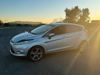 Usata Ford Fiesta 96 CV (70 kW) 2010 Grigio Berlina