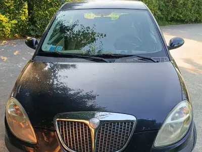 Usata Lancia Ypsilon 80 CV (58 kW) 2004 Nero Utilitaria