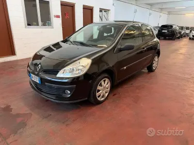 Gebraucht Renault Clio II Luxe 75 PS (55 kW) 2007 Schwarz Kleinwagen