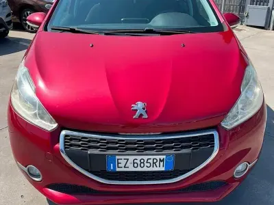 Usata Peugeot 208 82 CV (60 kW) 2015 Rosso Utilitaria
