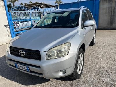 Usata Toyota RAV4 135 CV (99 kW) 2006 Grigio SUV