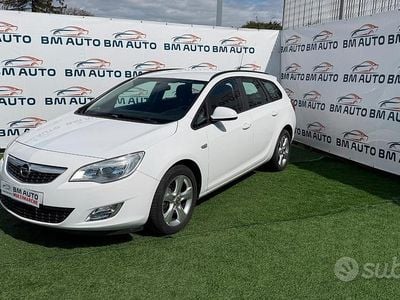 Usata Opel Astra 110 CV (80 kW) 2012 Bianco Station wagon