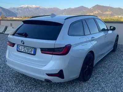 Usata BMW 316 Sport Line 122 CV (89 kW) 2022 Bianco Station wagon