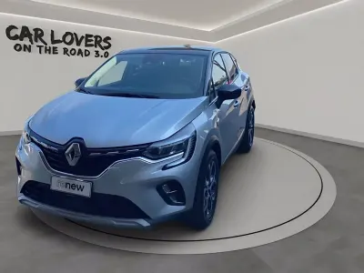 Usata Renault Captur Intens 101 CV (74 kW) 2023 Grigio chiaro SUV