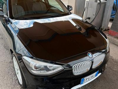 Begagnad BMW 118 Sport Line 143 HK (105 kW) 2014 Svart Halvkombi