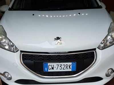 Usata Peugeot 208 68 CV (50 kW) 2014 Bianco Utilitaria
