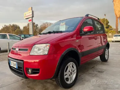 Occasion Fiat Panda 4x4 Climbing 75 ch (55 kW) 2011 Rouge Citadine