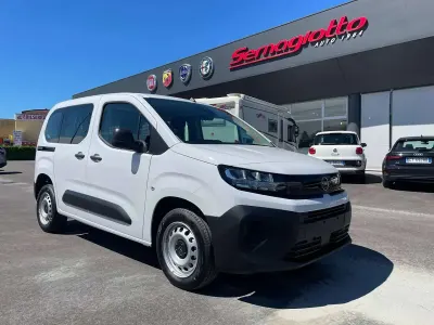 Nuova Opel Combo 101 CV (74 kW) 2026 Bianco Monovolume