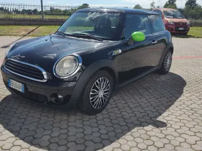 Usata Mini ONE 75 CV (55 kW) 2010 Nero metallizzato Utilitaria