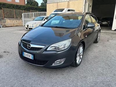 Usata Opel Astra Cosmo 110 CV (80 kW) 2011 Grigio Station wagon
