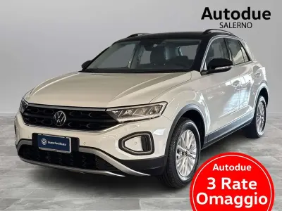 Usata VW T-Roc Life 110 CV (80 kW) 2023 Pure white nero SUV