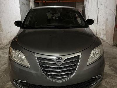 Usata Lancia Ypsilon 69 CV (50 kW) 2015 Grigio Utilitaria