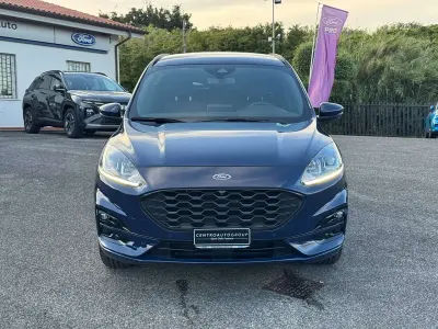 Usata Ford Kuga ST-Line 152 CV (111 kW) 2023 Blu blazer SUV