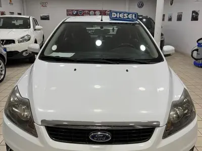 Käytetty Ford Focus 109 HP (80 kW) 2010 Valkoinen Sedan