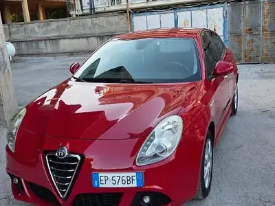 Usata Alfa Romeo Giulietta 105 CV (77 kW) 2012 Rosso Utilitaria