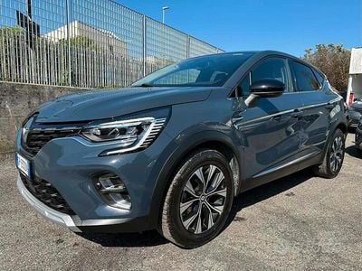 Usata Renault Captur Techno 101 CV (74 kW) 2023 Grigio SUV