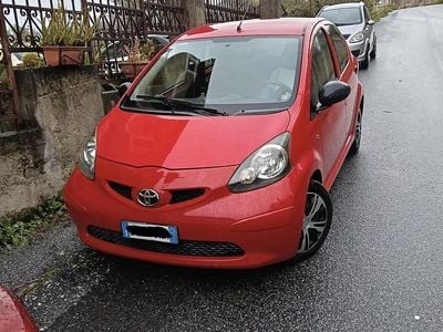 Usata Toyota Aygo 67 CV (49 kW) 2006 Rosso Utilitaria