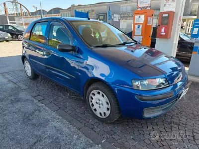 Usata Fiat Punto 80 CV (58 kW) 2001 Blu/azzurro Utilitaria