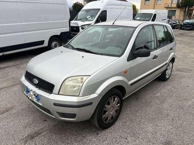 Usata Ford Fusion 80 CV (58 kW) 2003 Argento Utilitaria
