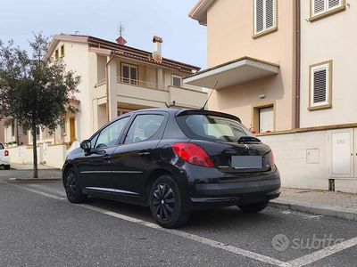 Usata Peugeot 207 70 CV (51 kW) 2007 Nero Berlina