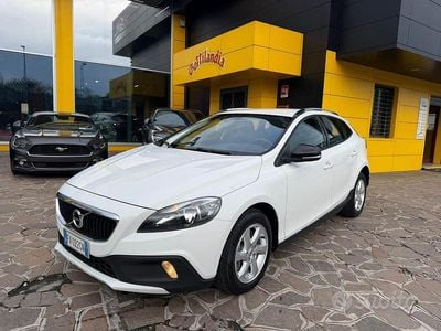 Usata Volvo V40 CC 120 CV (88 kW) 2019 Bianco Station wagon