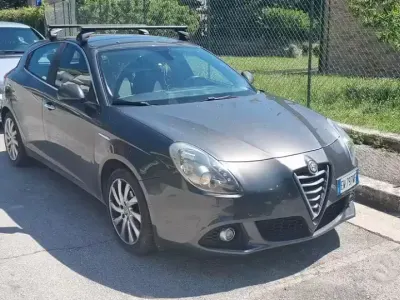 Usata Alfa Romeo Giulietta 105 CV (77 kW) 2014 Grigio Utilitaria