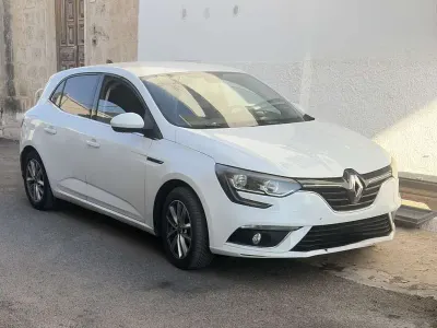 Usata Renault Mégane Life 90 CV (66 kW) 2016 Berlina