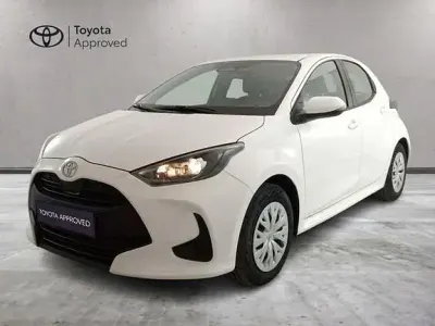 Usata Toyota Yaris Hybrid Active 92 CV (67 kW) 2025 Bianco Berlina