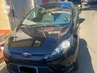 Usata Ford Fiesta 60 CV (44 kW) 2012 Nero Berlina