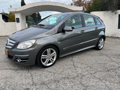 Usata Mercedes B200 Premium 140 CV (102 kW) 2011 Grigio Utilitaria