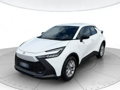 Usata Toyota C-HR Active 98 CV (72 kW) 2024 Bianco SUV