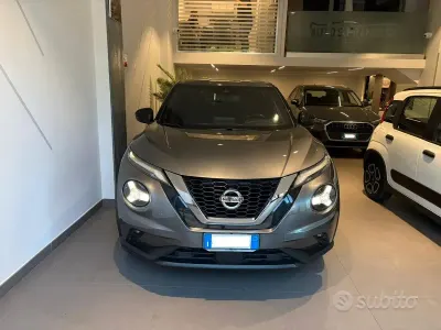 Begagnad Nissan Juke N-Connecta 114 HK (83 kW) 2022 Grå SUV