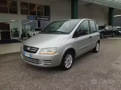 Begagnad Fiat Multipla Dynamic 103 HK (75 kW) 2004 Grå Minibuss