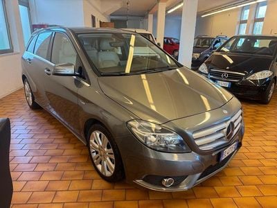 Usata Mercedes B180 Executive 108 CV (79 kW) 2012 Grigio Monovolume