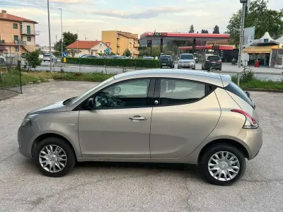 Usata Lancia Ypsilon Gold 80 CV (58 kW) 2014 Utilitaria