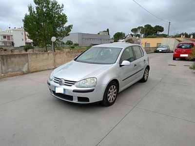 Usata VW Golf Trendline 75 CV (55 kW) 2005 Argento Berlina