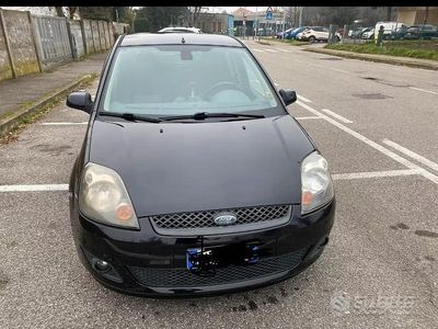 Usata Ford Fiesta 75 CV (55 kW) 2008 Nero Berlina