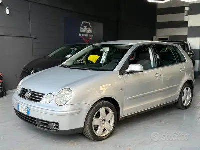 Usata VW Polo Highline 101 CV (74 kW) 2004 Grigio Utilitaria