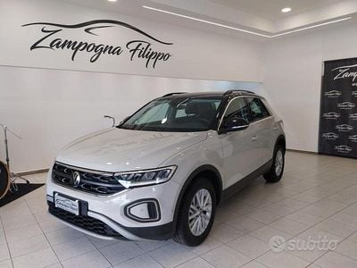 Usata VW T-Roc Life 110 CV (80 kW) 2022 Beige SUV