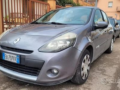 Usata Renault Clio II 75 CV (55 kW) 2010 Grigio Berlina
