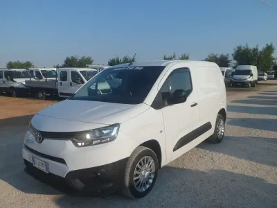 Usata Toyota Proace 101 CV (74 kW) 2024 Bianco Monovolume