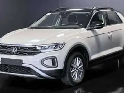 Usata VW T-Roc Life 110 CV (80 kW) 2022 Bianco tetto nero SUV