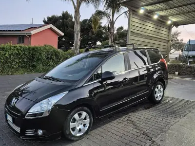 Gebraucht Peugeot 5008 Active 112 PS (82 kW) 2012 Schwarz Van / Kleinbus