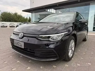 Usata VW Golf VIII Life 116 CV (85 kW) 2022 Nero Berlina