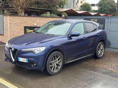Usata Alfa Romeo Stelvio Super 209 CV (153 kW) 2017 Blu/azzurro SUV