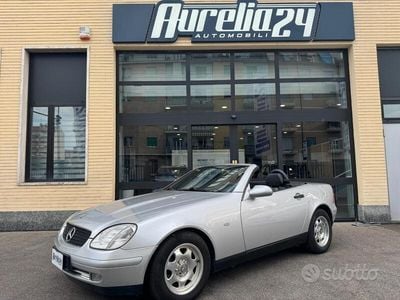 Usata Mercedes SLK200 136 CV (100 kW) 1998 Argento Cabrio